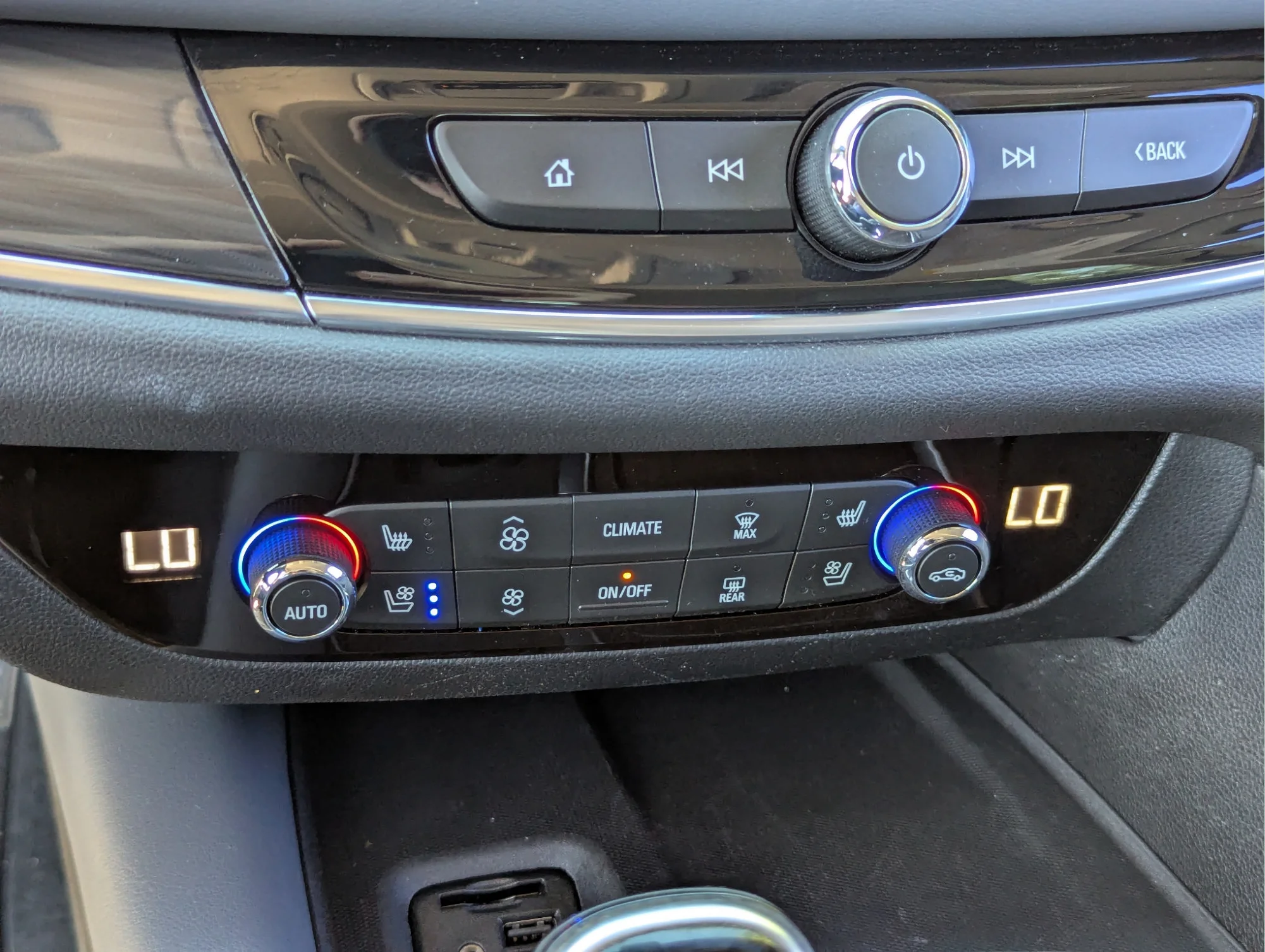 Used 2020 Quicksilver Metallic Buick Premium image 17