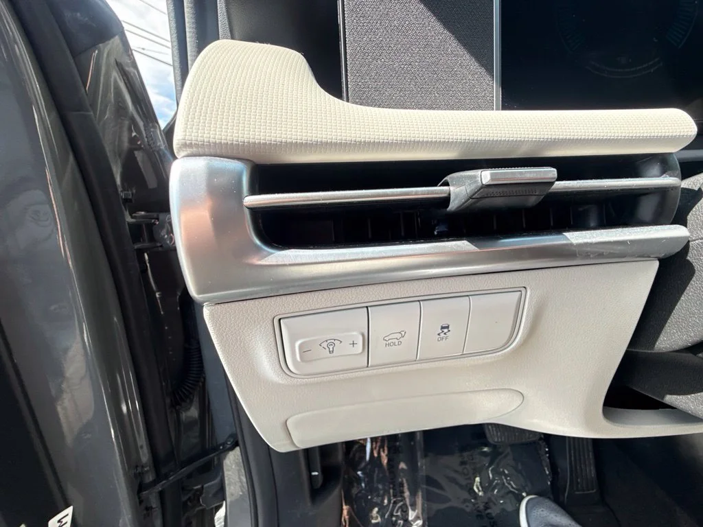 Used 2025 Gray Hyundai SEL image 17