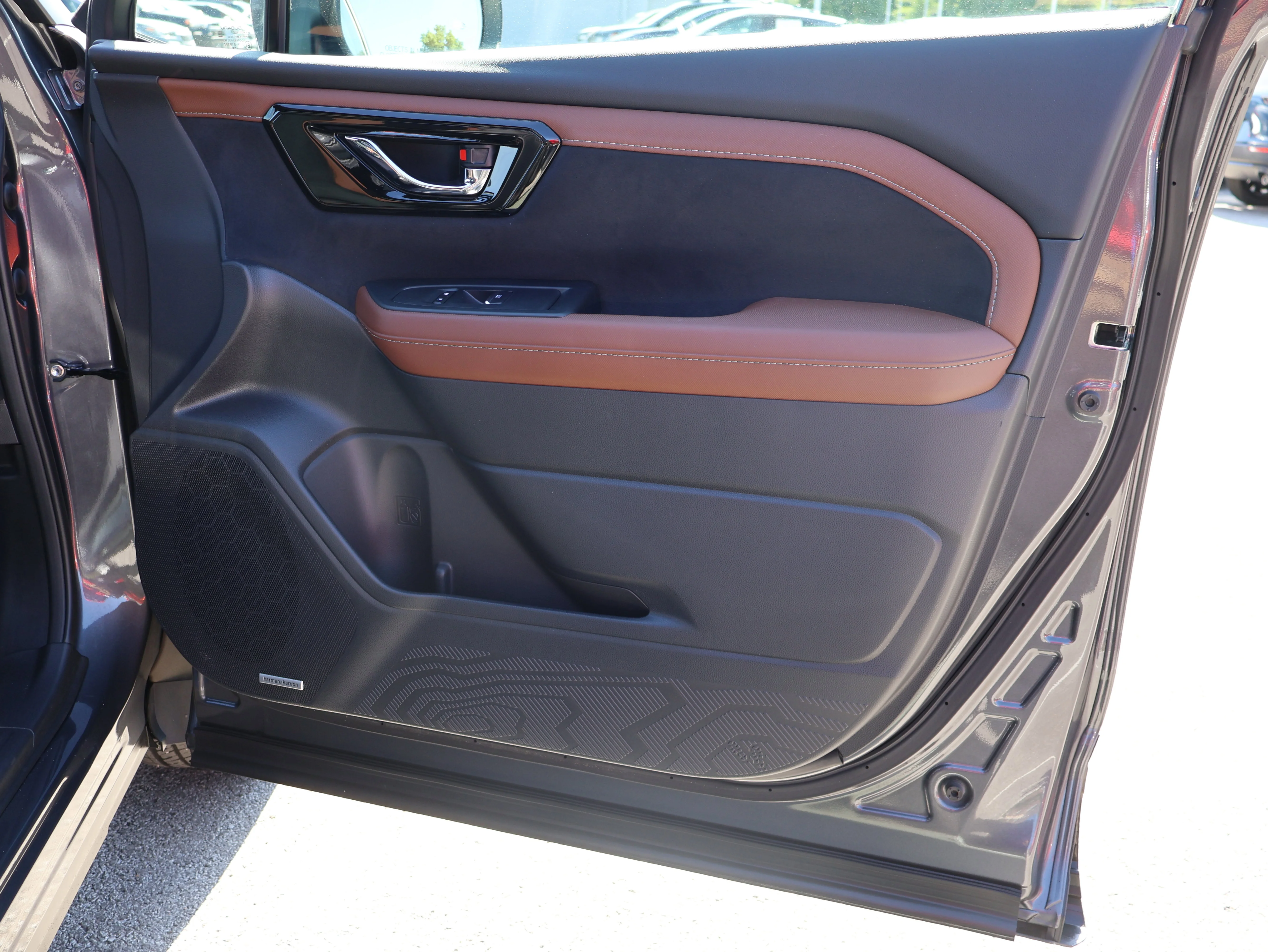 Used 2025 Magnetite Gray Metallic Subaru Touring Hybrid image 11