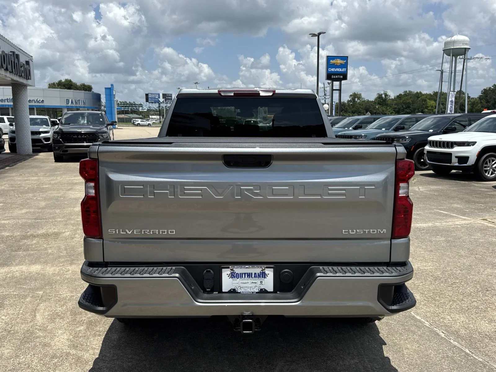 Used 2024 STERLING GRAY MET Chevrolet Custom image 6