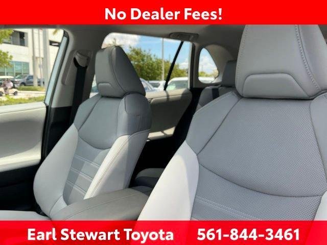 Certified Used 2024 WIND CHILL PEARL Toyota  image 23