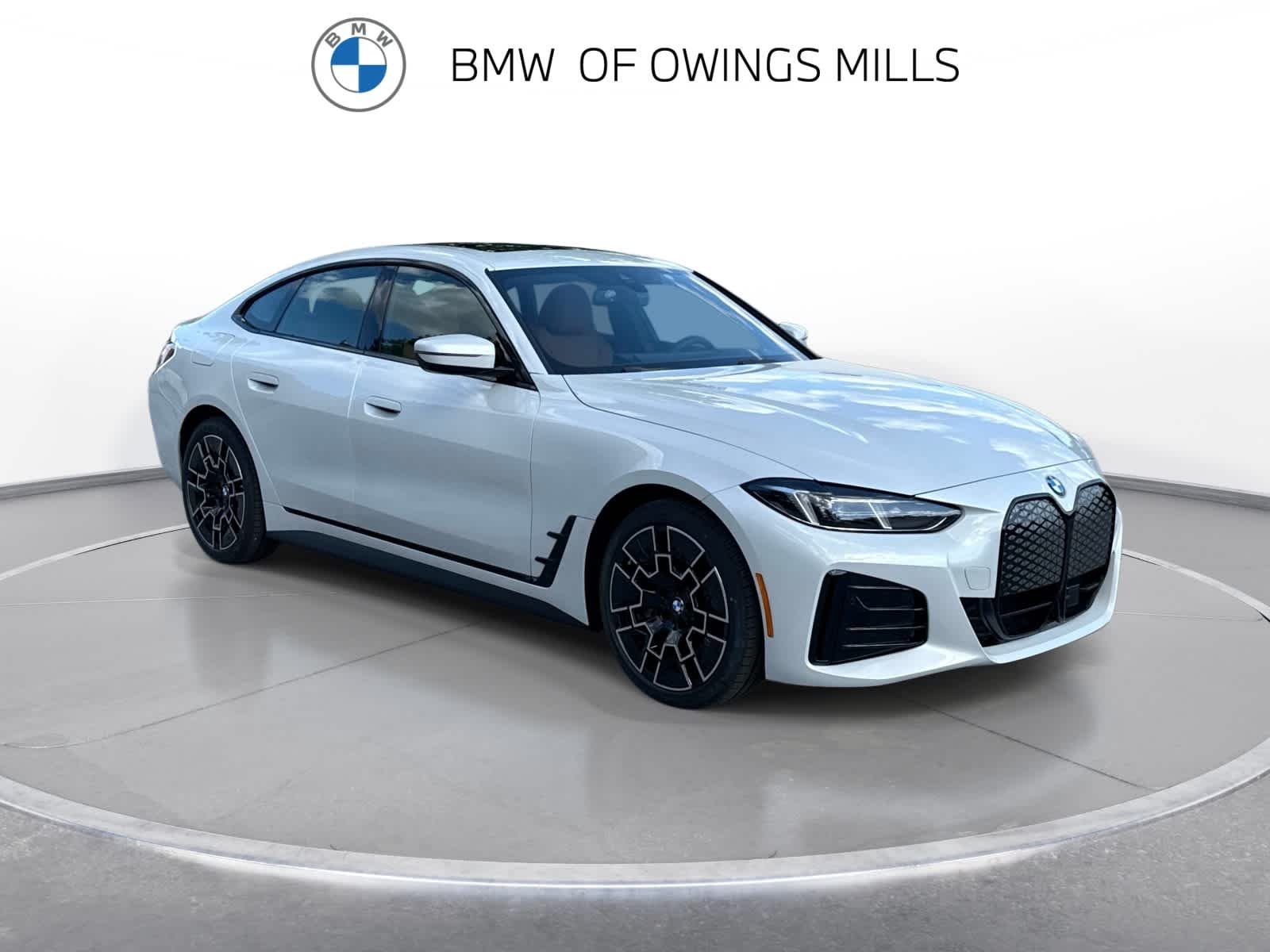 New 2026 Mineral White Metallic BMW xDrive40 image 10