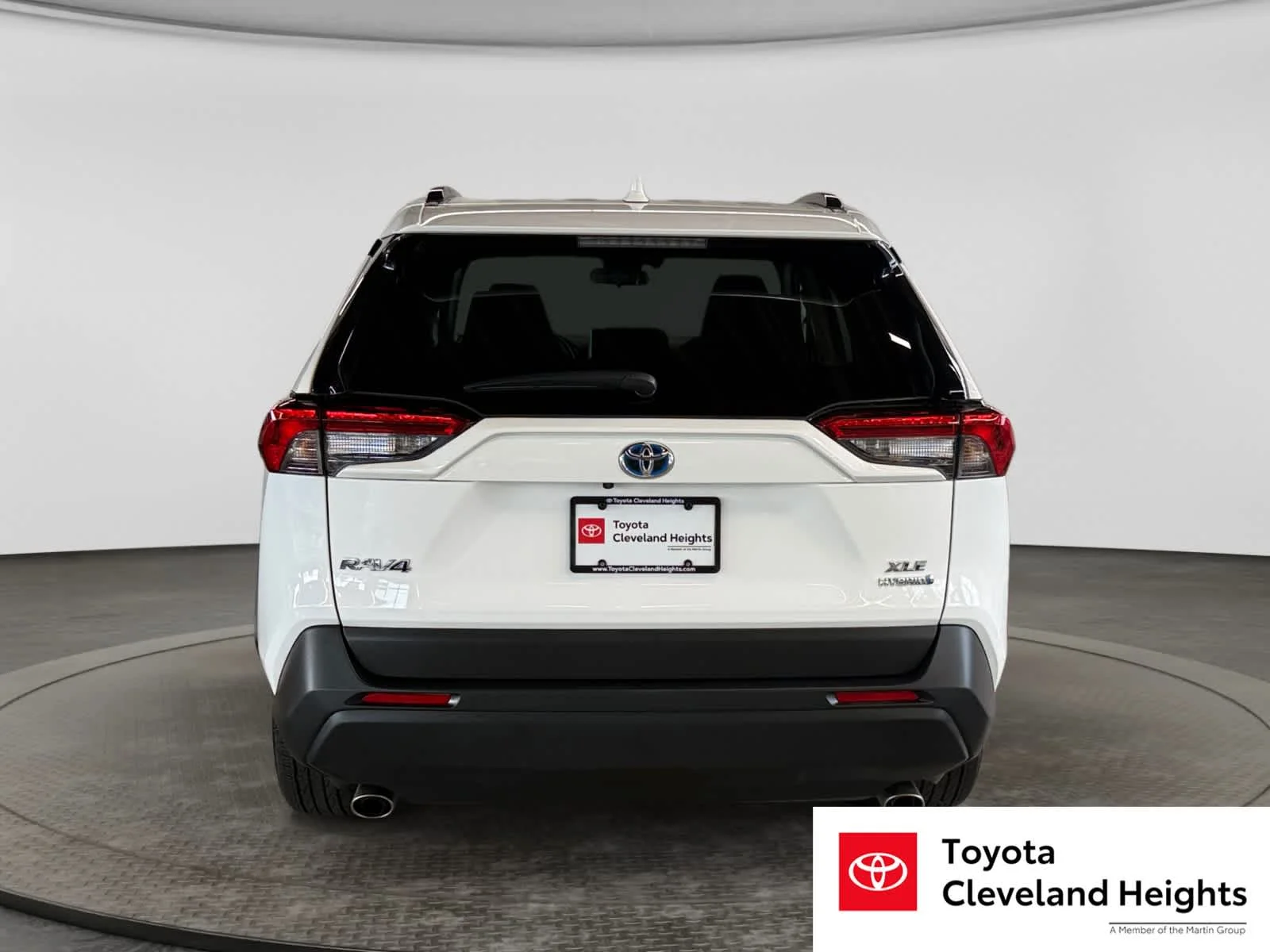Used 2024 Ice Cap Toyota Hybrid XLE image 6