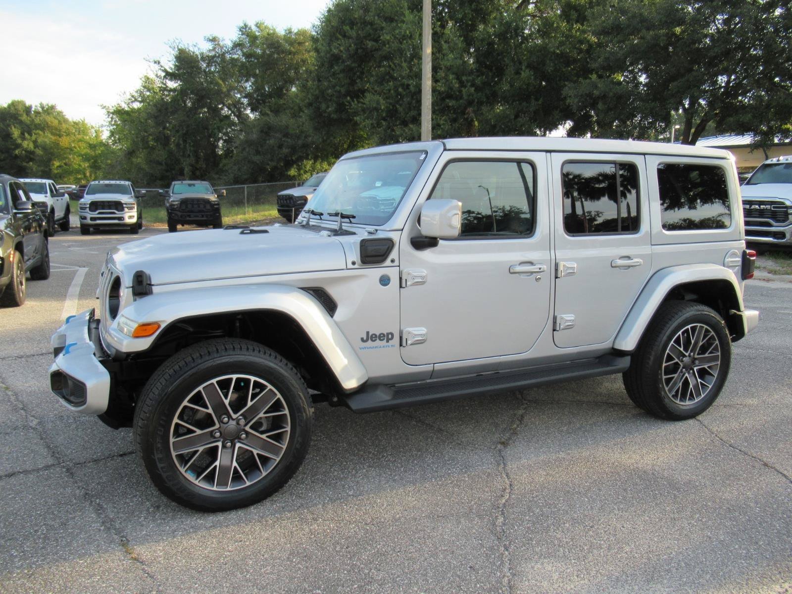 Used 2023 Silver Jeep High Altitude 4xe image 4