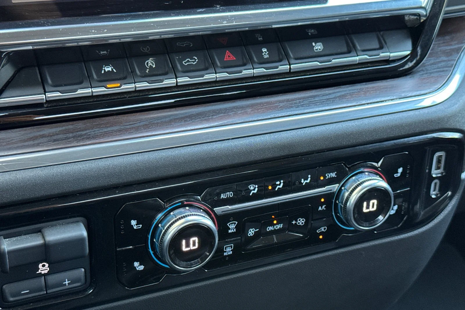 2025 GMC Sierra 1500 SLT - Photo 22