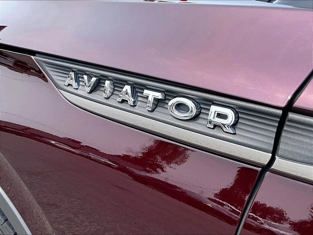 Used 2022 Red Lincoln Standard image 9