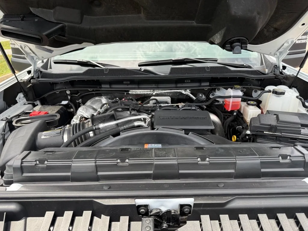 Used 2026 Summit White Chevrolet LT DRW image 30