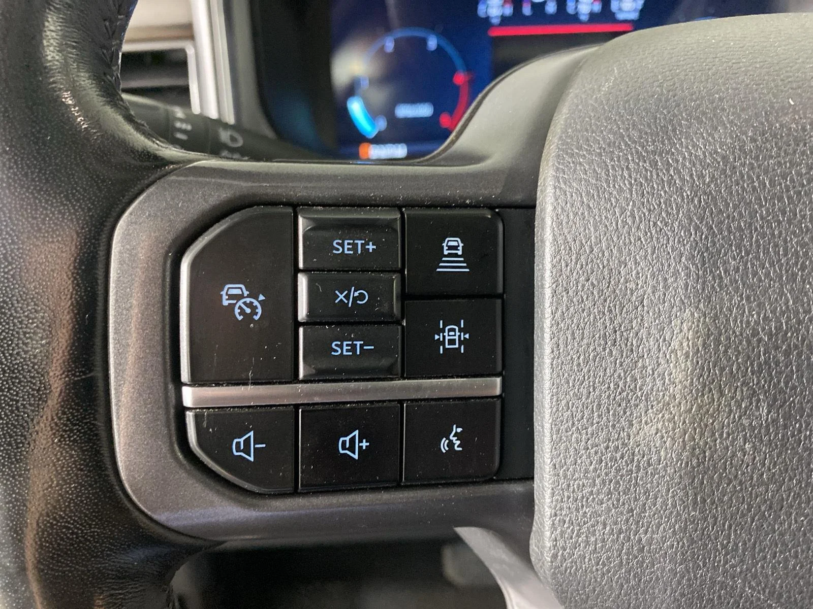Used 2024  Ford LARIAT image 17