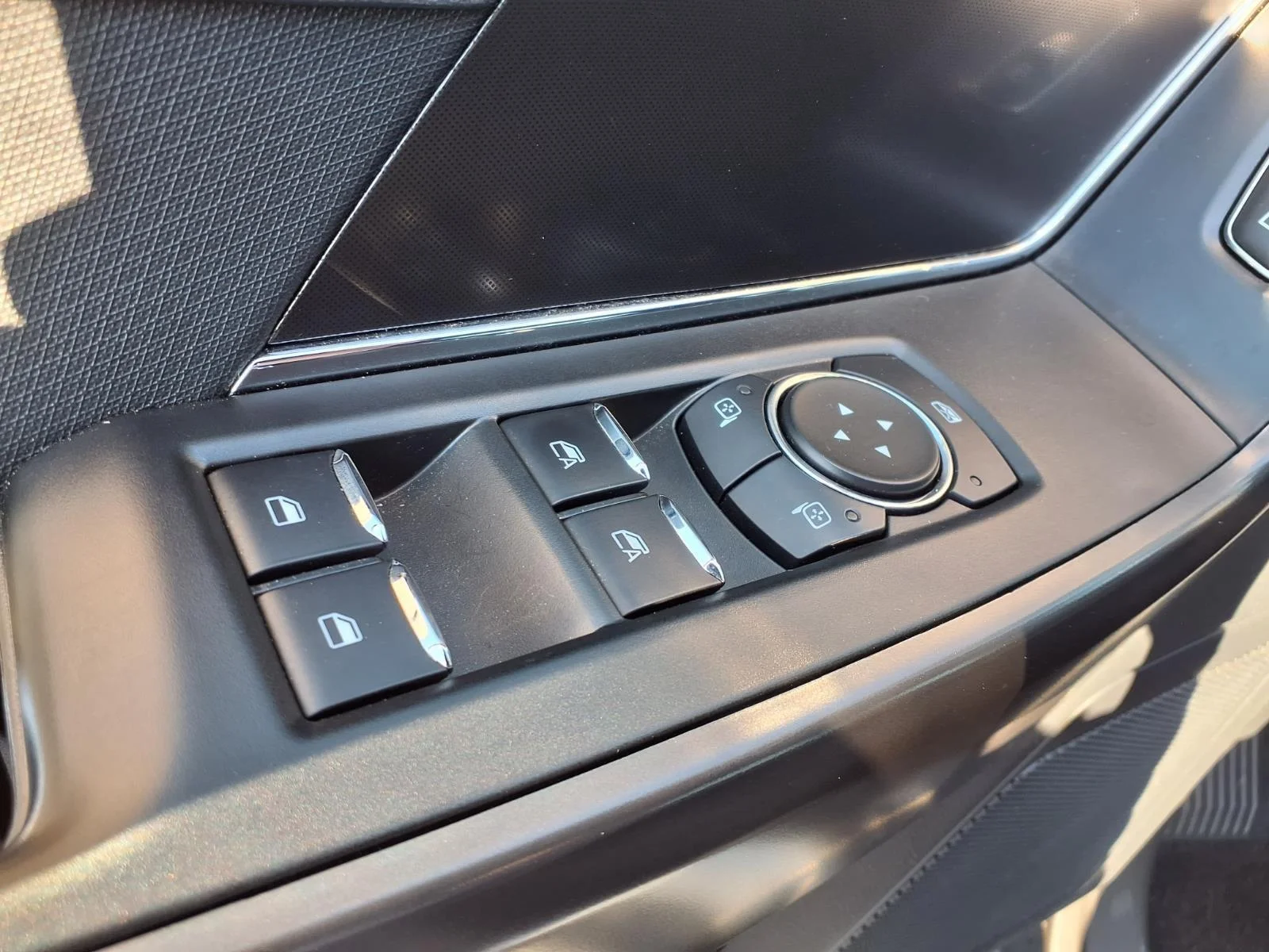Used 2024 Avalanche Ford XLT image 9
