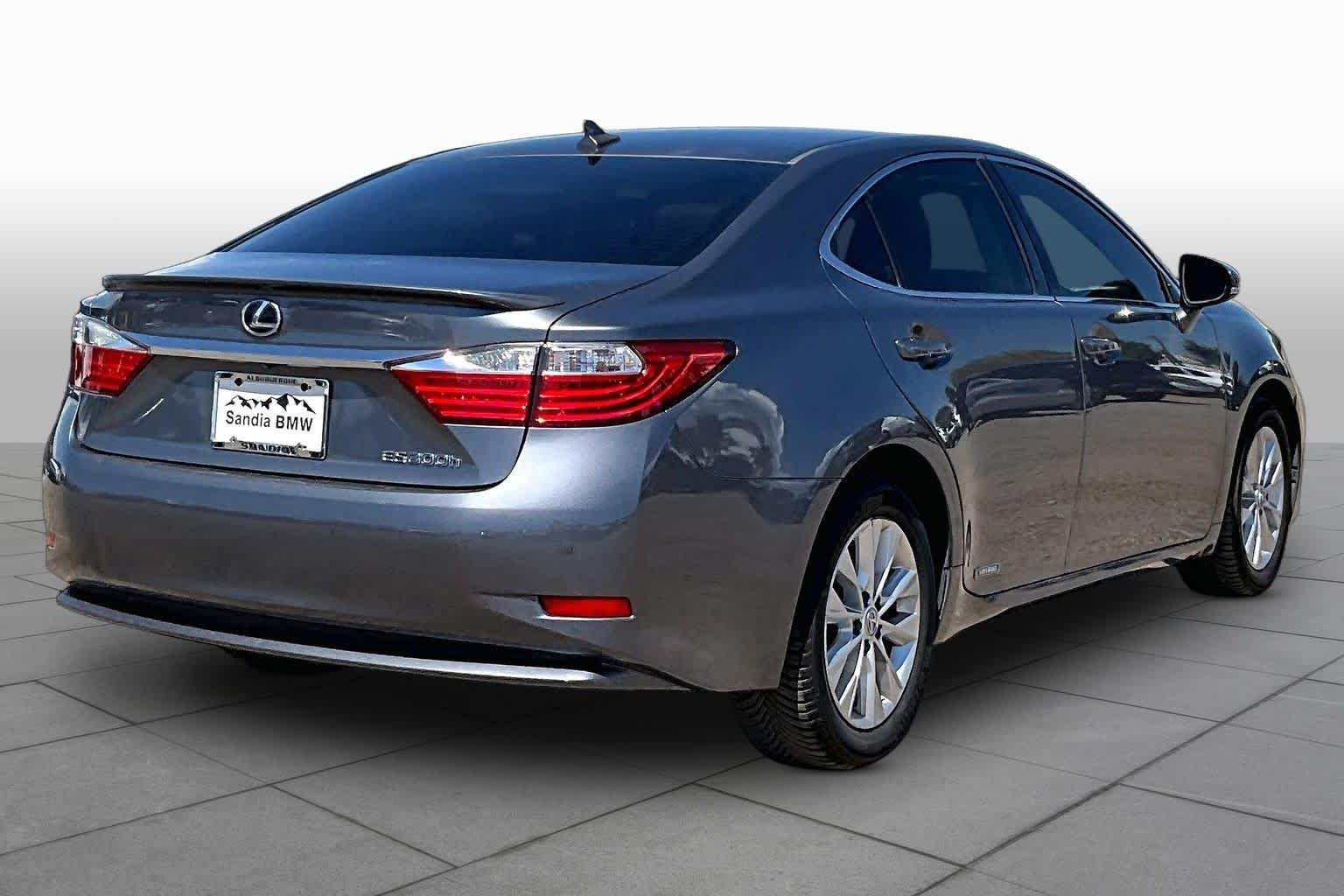 Used 2014 Nebula Gray Pearl Lexus Hybrid image 9