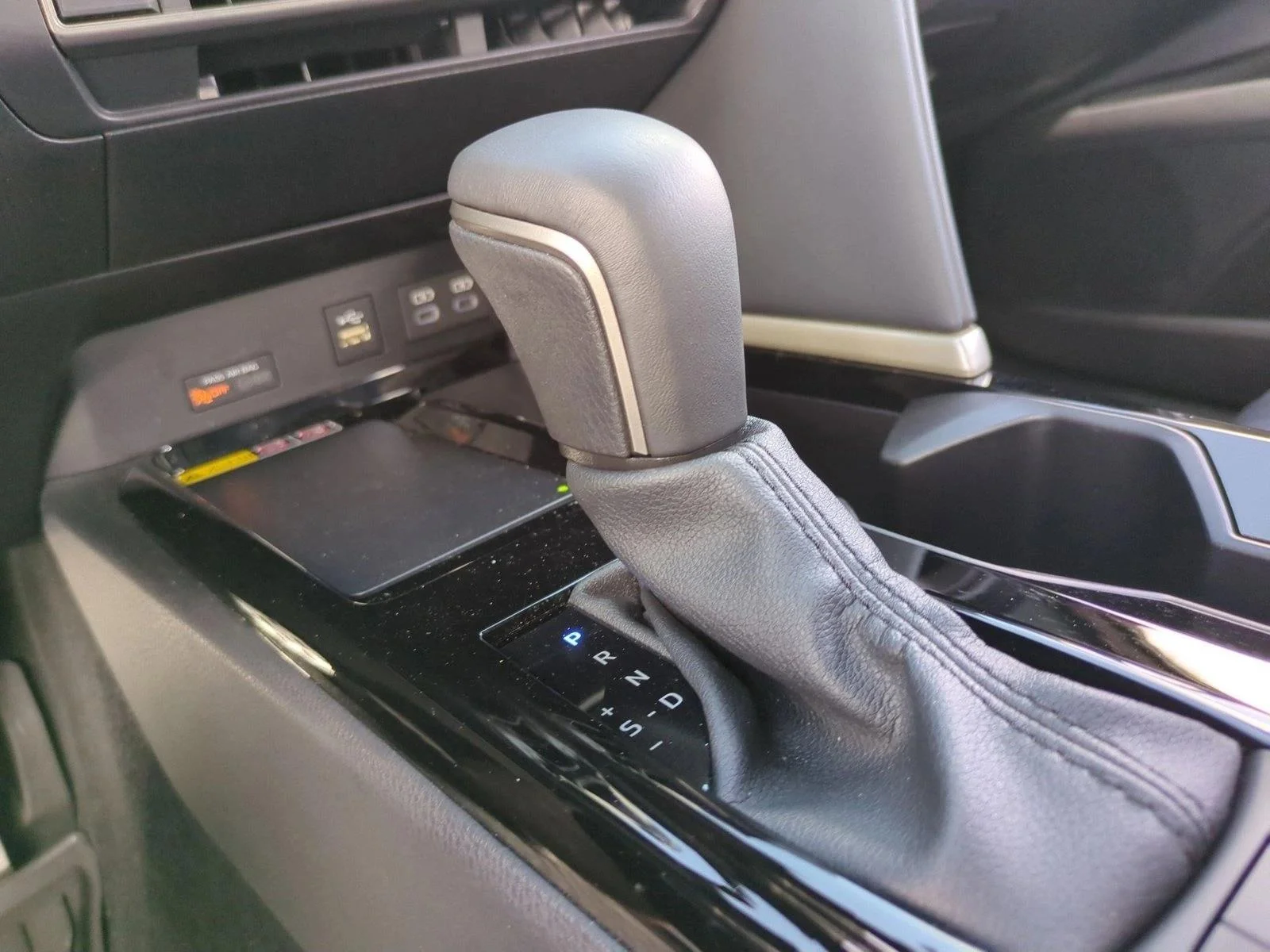 Used 2025 Heavy Metal Toyota XSE image 12