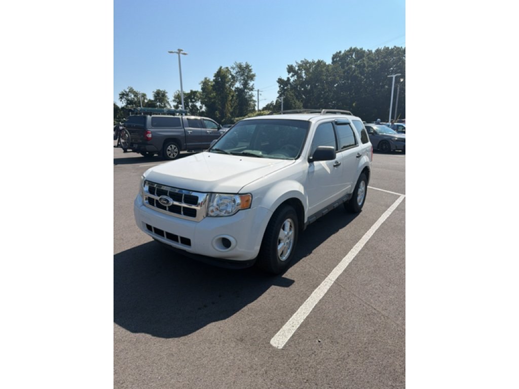 Used 2010 Oxford White (Fleet) Ford XLS image 2