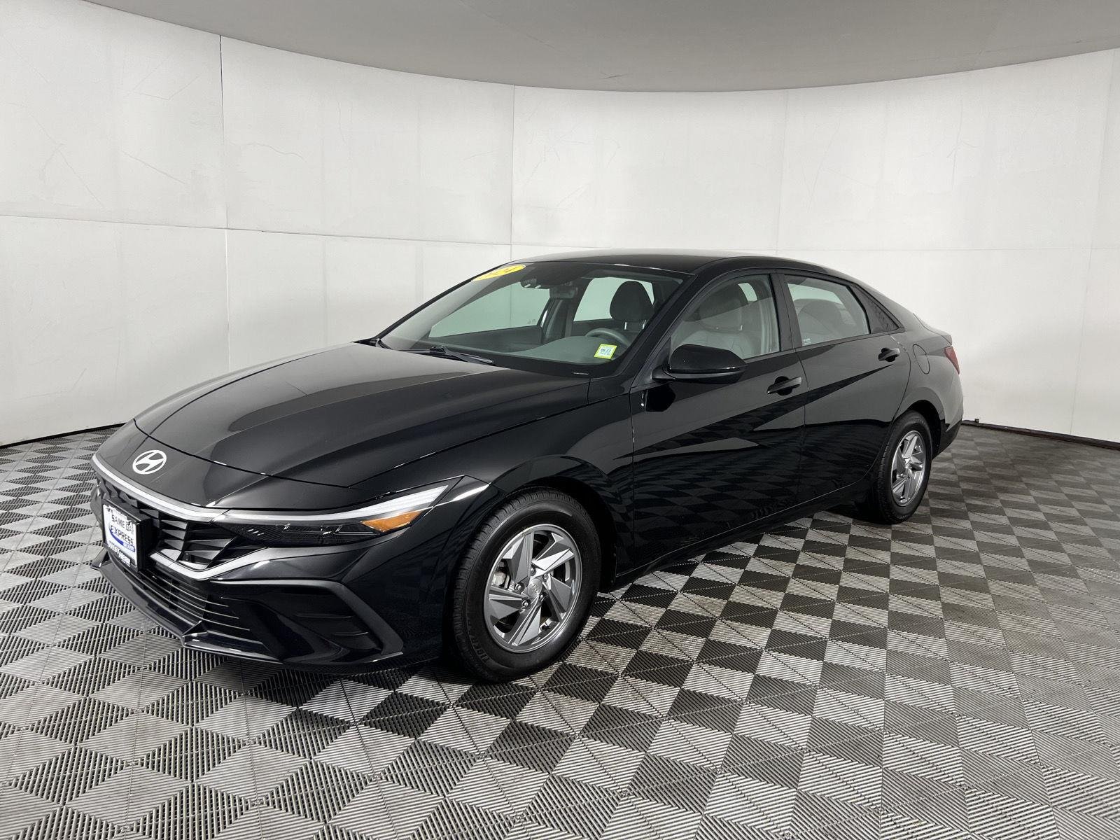 Used 2024 Abyss Black Hyundai SE image 14