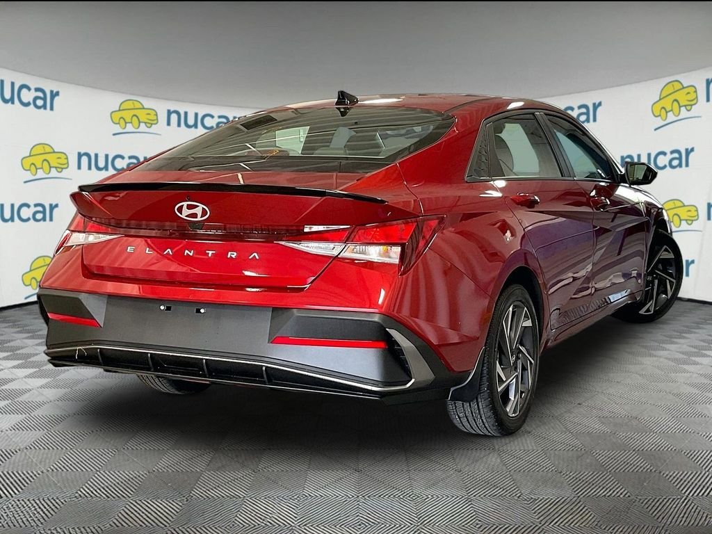 Used 2025 Red Hyundai SEL Sport image 6