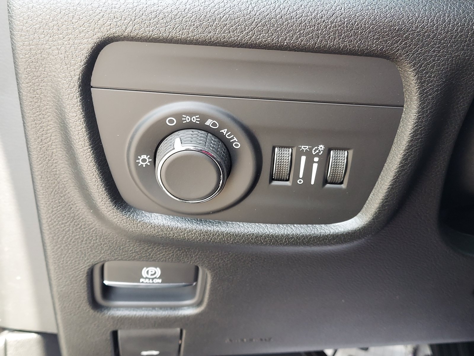 New 2026 Baltic Gray Metallic Clearcoat Jeep Laredo image 24