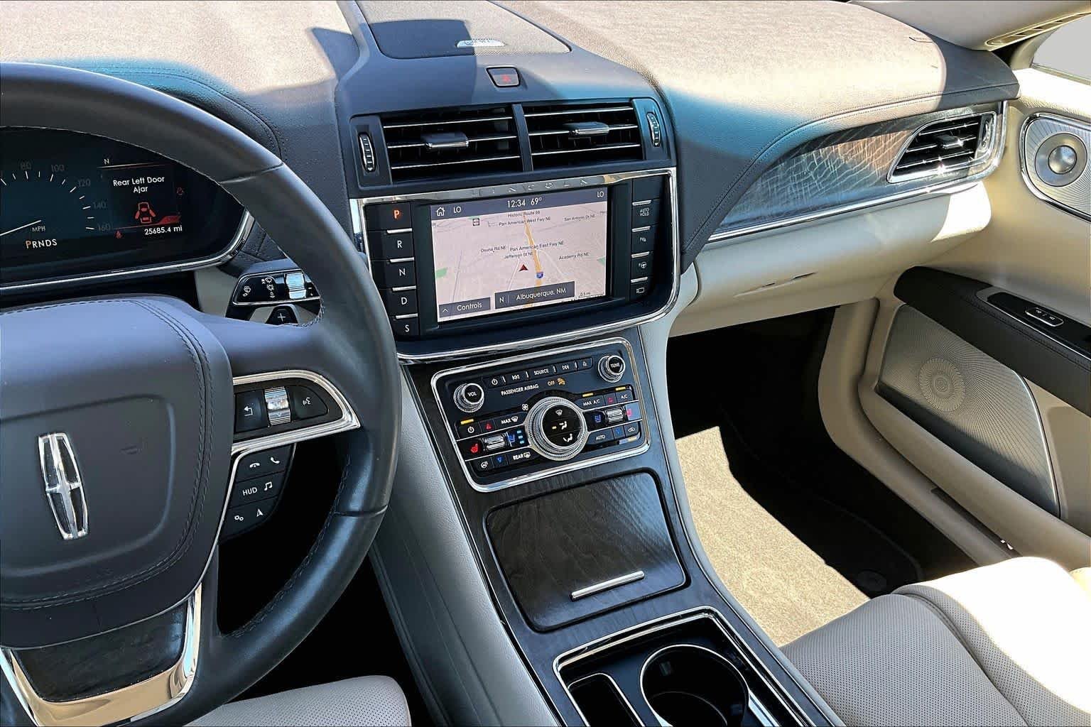 Used 2019 Ceramic Pearl Metallic Lincoln Reserve image 5