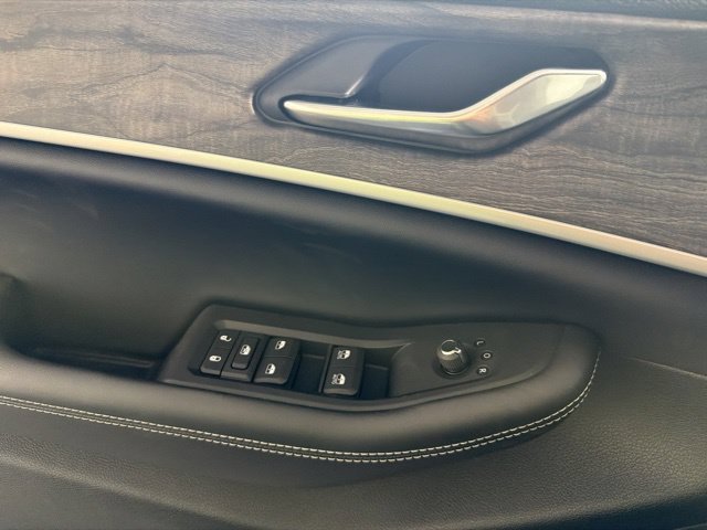 New 2027 Gray Jeep Altitude image 15