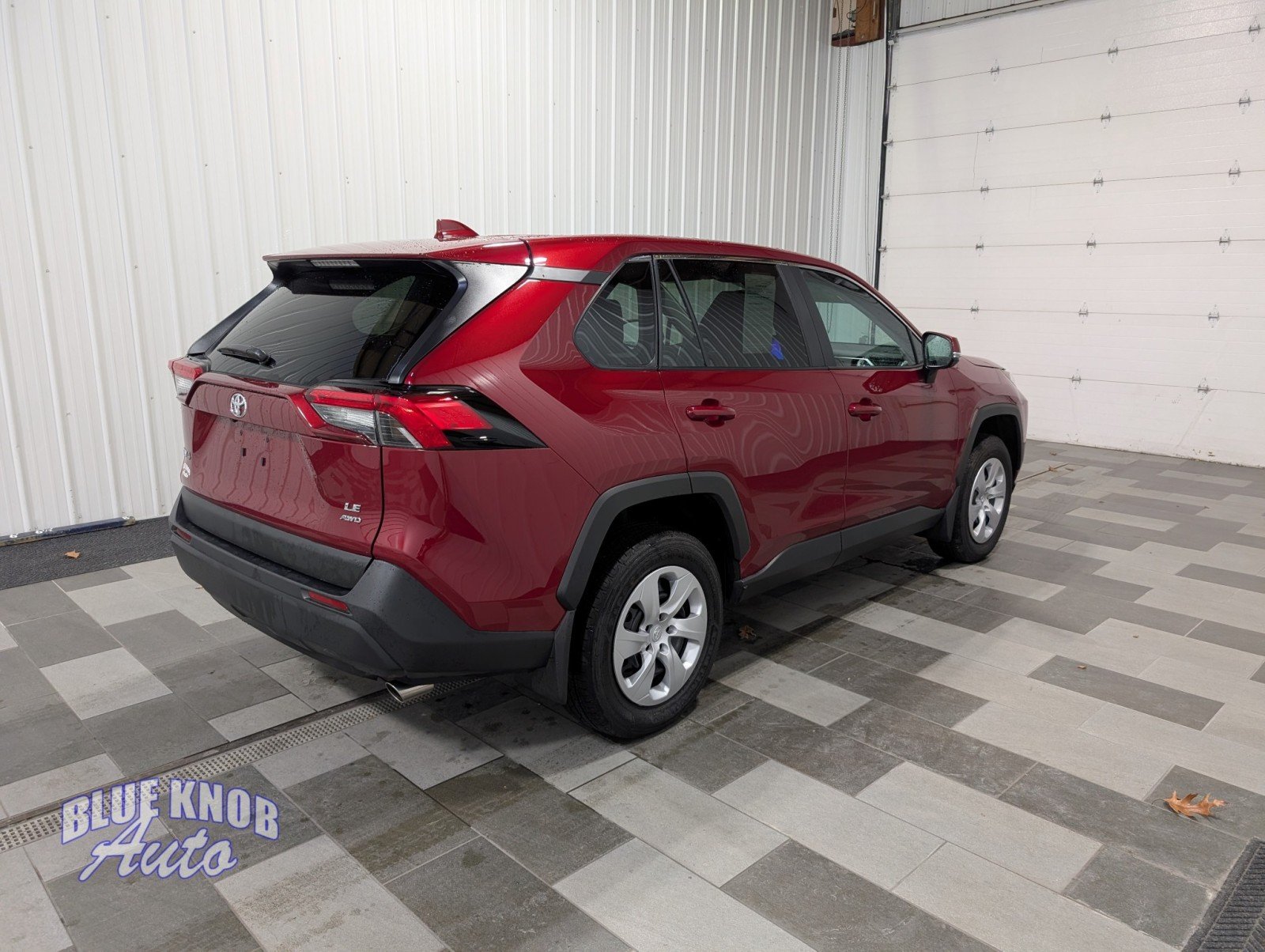 2025 Toyota RAV4 LE photo 4