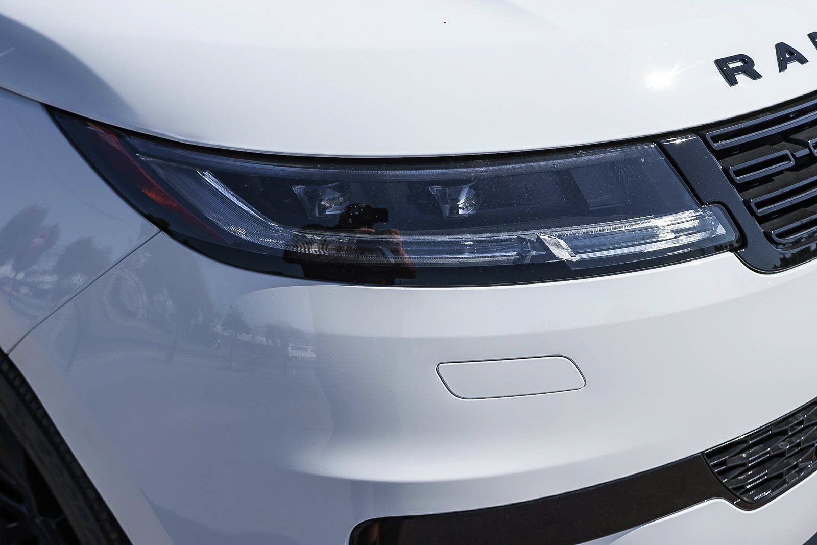 New 2026 Fuji White Land Rover Dynamic SE image 15