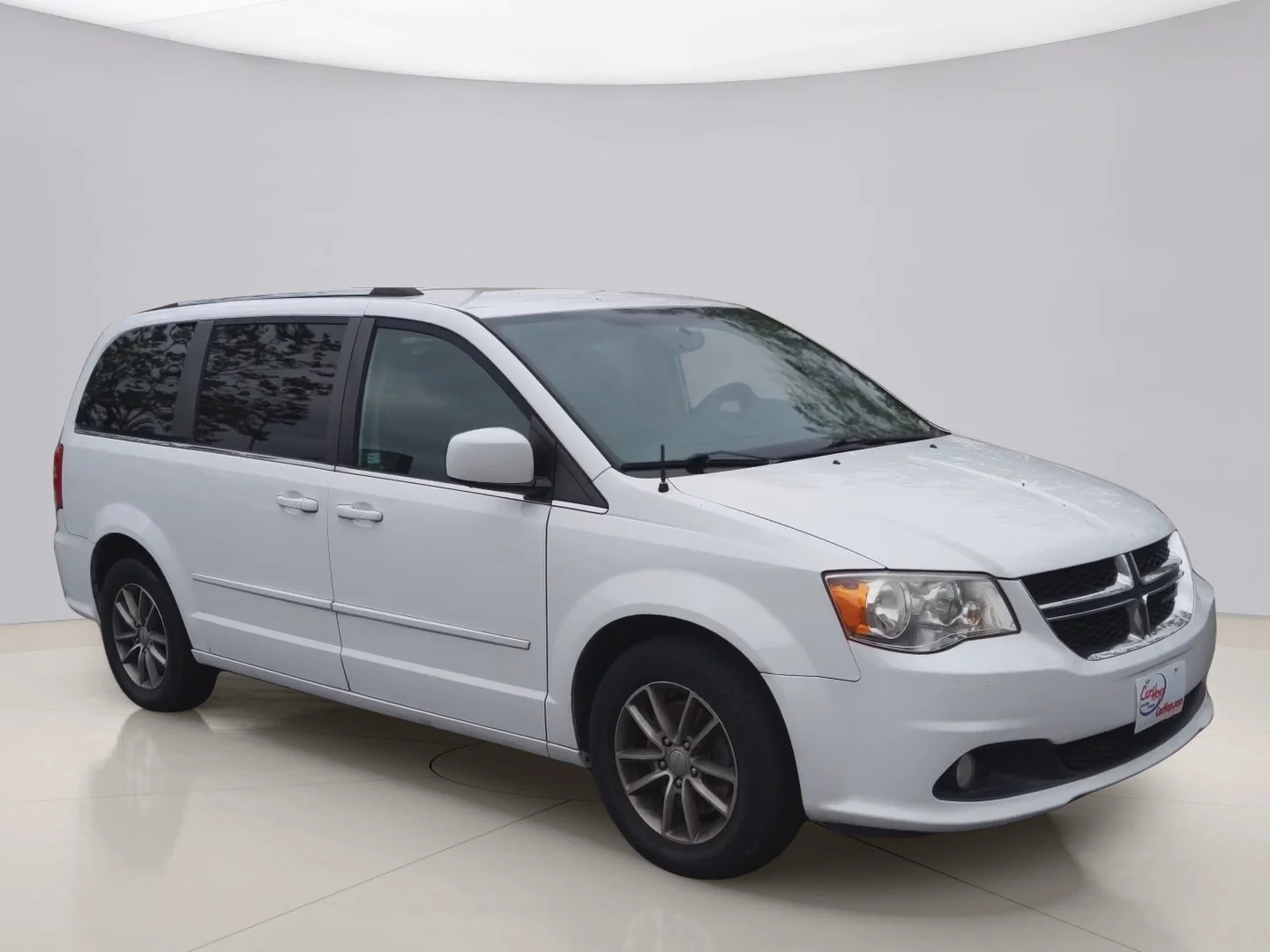 Used 2015 White Dodge SXT image 7