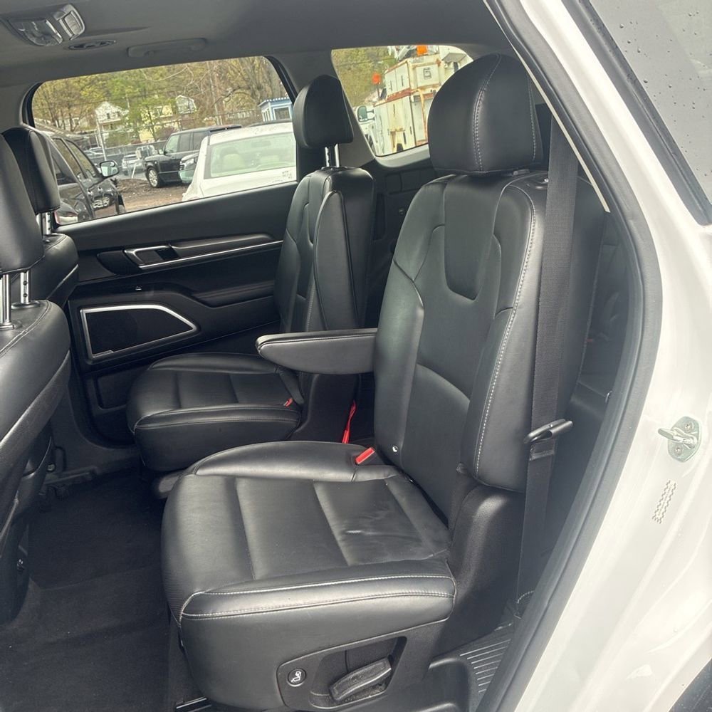 Used 2021 White Kia S image 7
