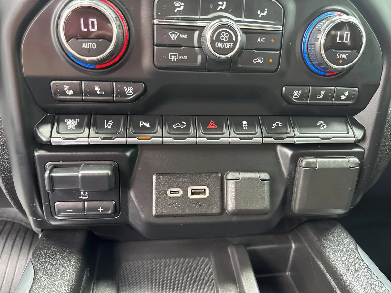 Used 2020 IRIDESCENT PEARL TRICOAT Chevrolet High Country image 27