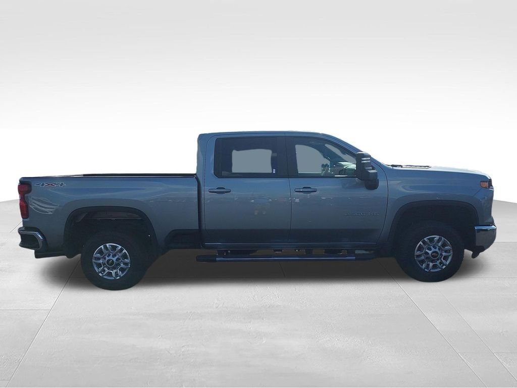 Used 2025 Gray Chevrolet LT image 6