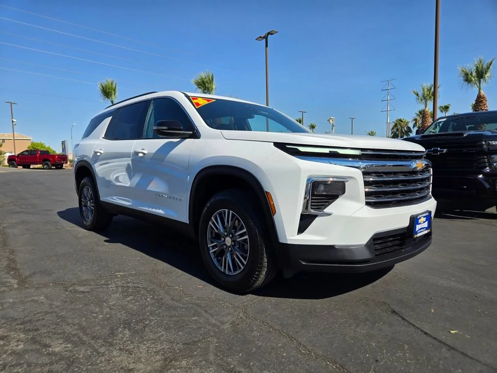 Used 2025 Summit White Chevrolet LT image 1