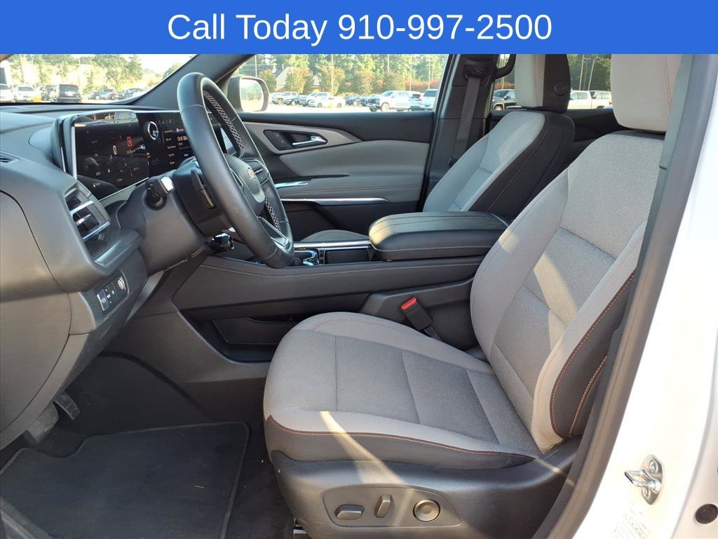 Used 2026 Summit White Chevrolet LT image 9