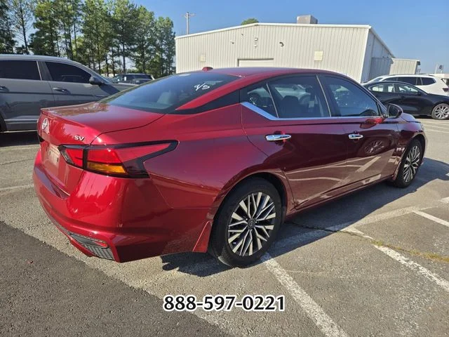 Used 2024 Scarlet NISSAN 2.5 SV image 5