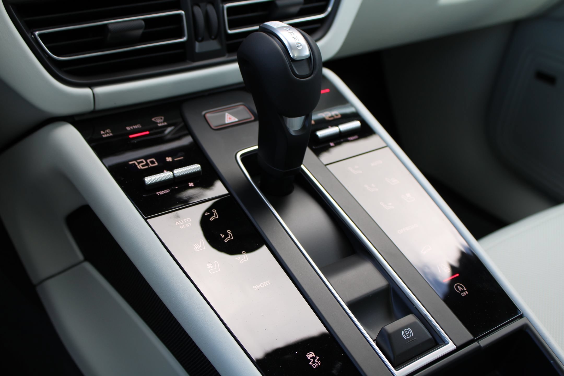 2026 Porsche Macan T - Photo 20