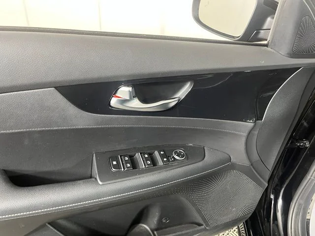 Used 2023 Black Kia GT-Line image 11