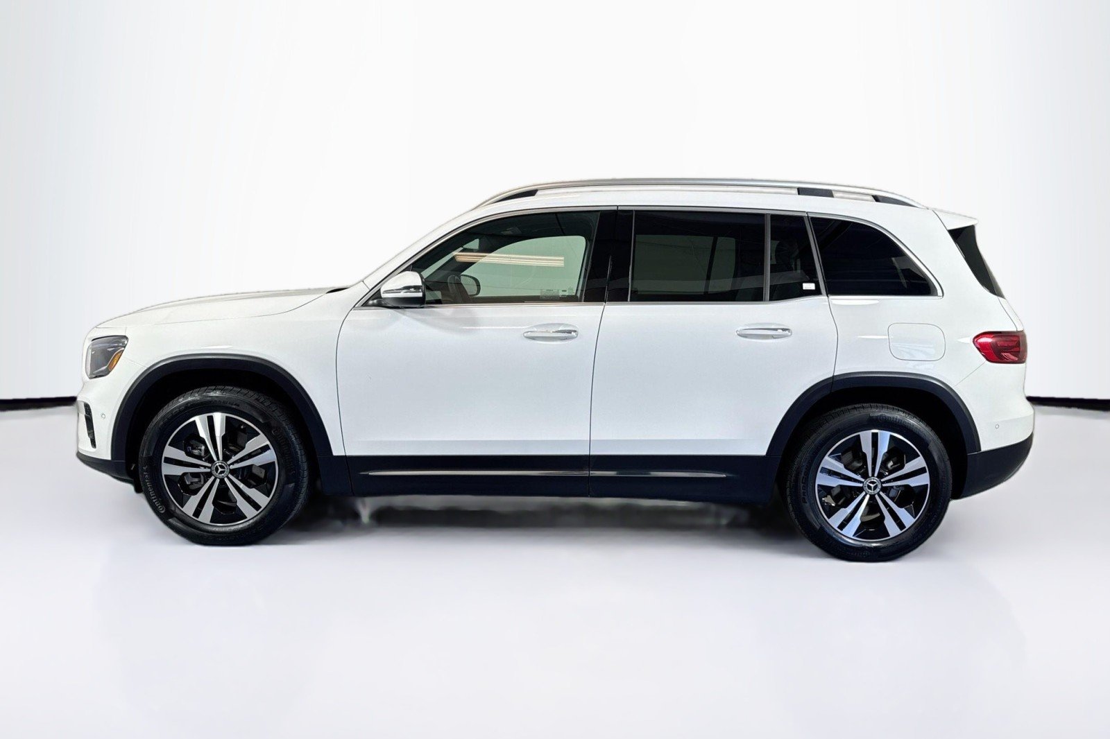 Certified Used 2026 Polar White Mercedes-Benz GLB 250 4MATIC® SUV image 8