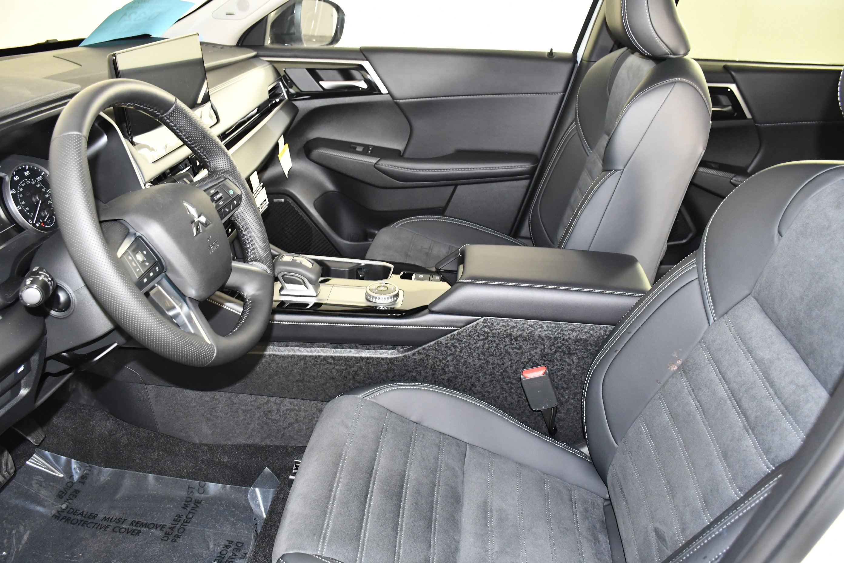New 2026 White Diamond/Black Roof Mitsubishi TRAIL EDITION S-AWC image 13