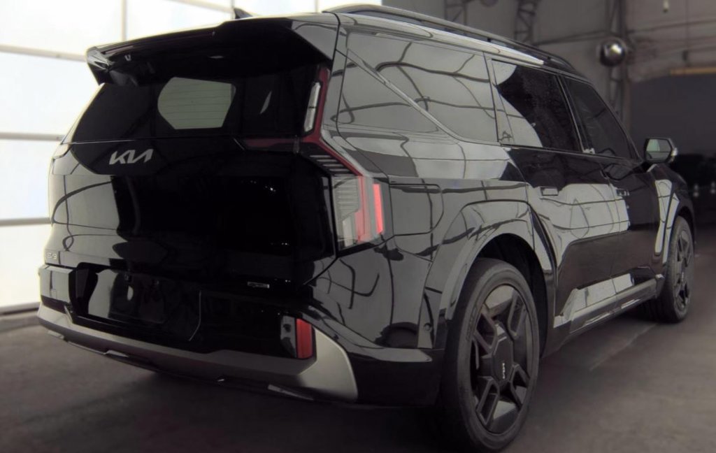 Used 2024 Black Kia GT-Line image 3