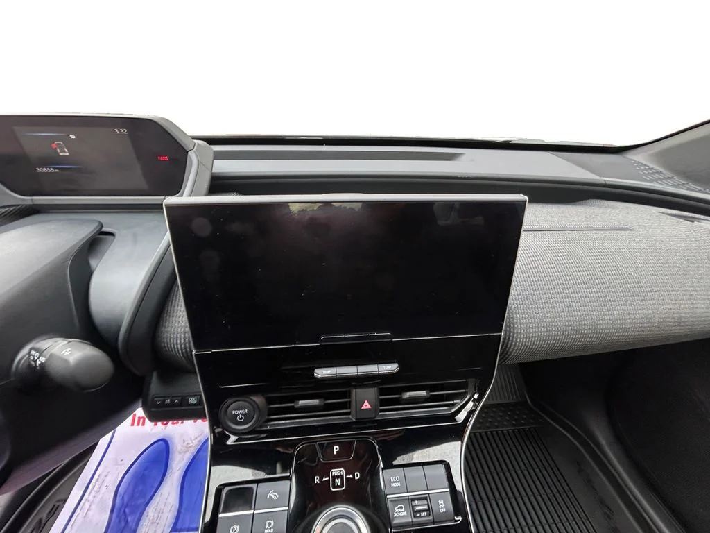Used 2023 Pearl Toyota XLE image 10
