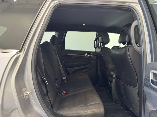 Used 2020 Billet Silver Metallic Clearcoat Jeep Laredo E image 20