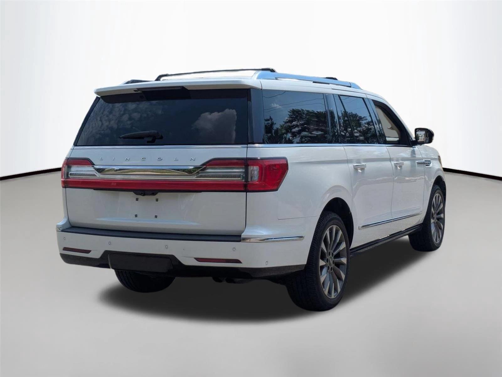 Used 2021 Pristine White Lincoln Reserve image 5
