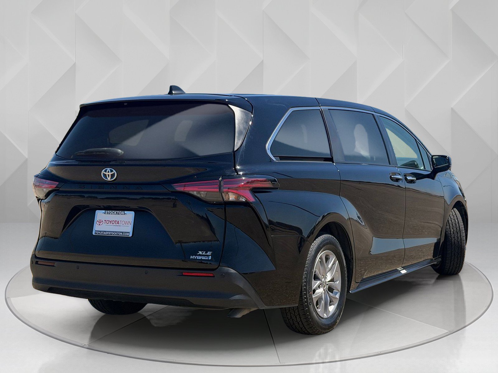 Certified Used 2022 Midnight Black Metallic Toyota XLE image 7