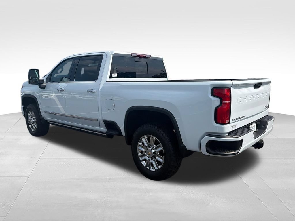 Used 2026 Polar White Tricoat Chevrolet High Country image 3