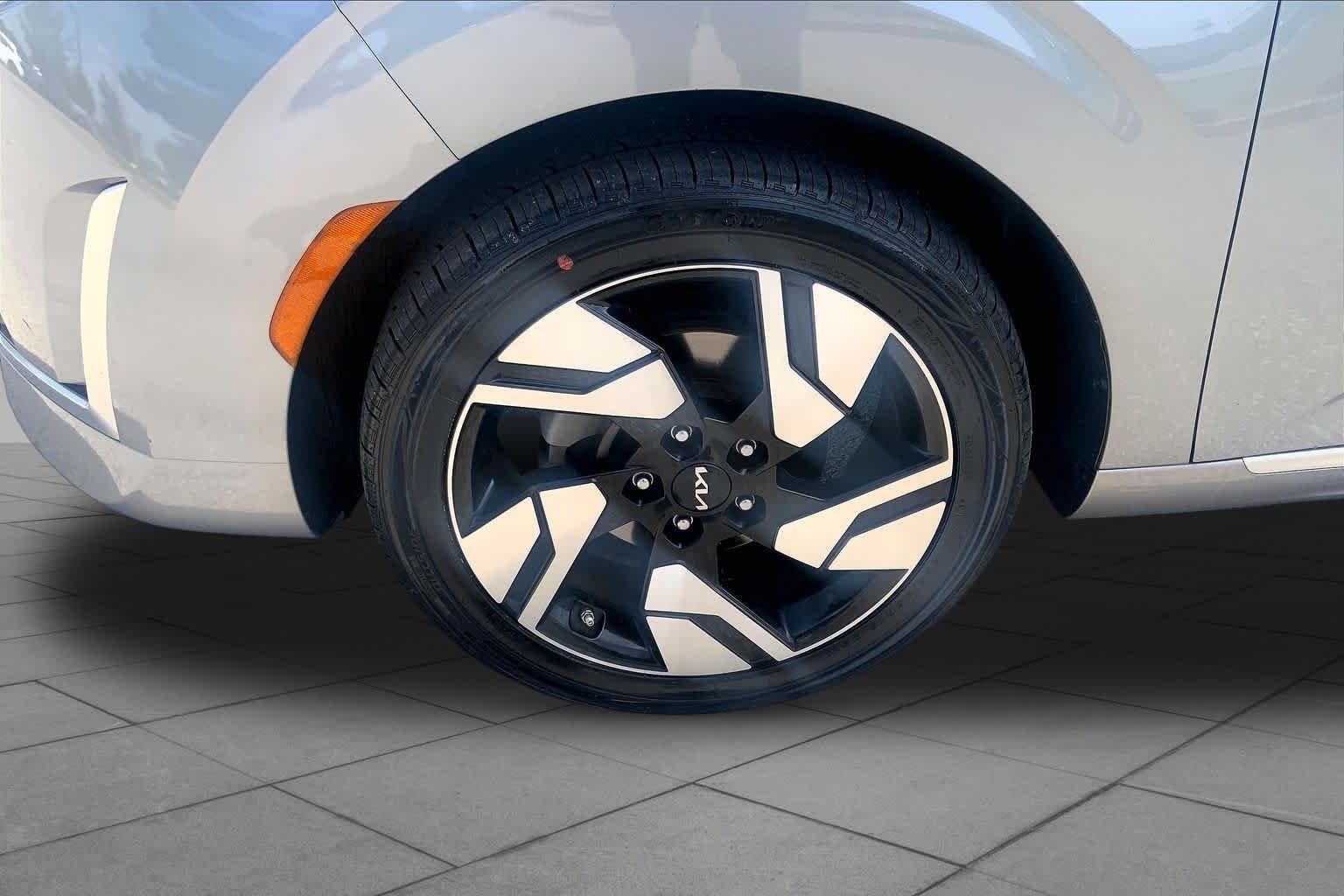 Certified Used 2024 Steel Gray Kia GT-Line image 10