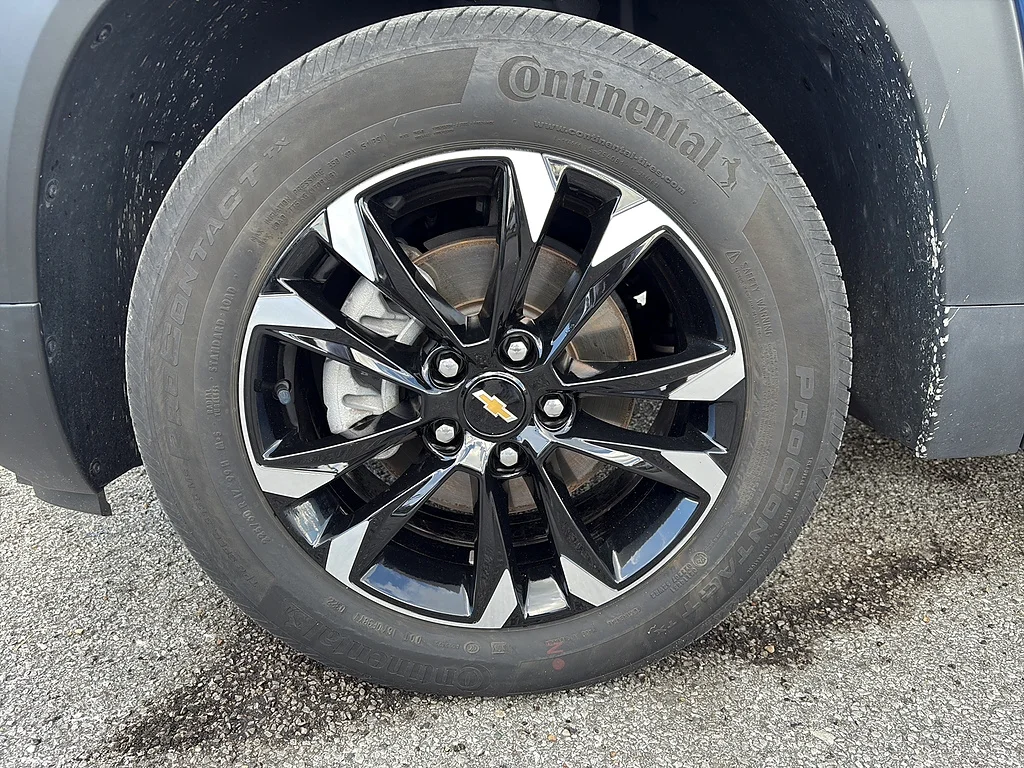 Used 2023 Blue Glow Metallic Chevrolet  image 9