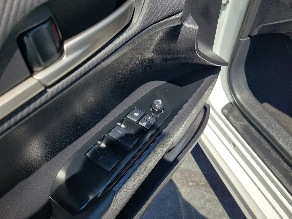 Used 2026 Ice Cap Toyota SE image 18