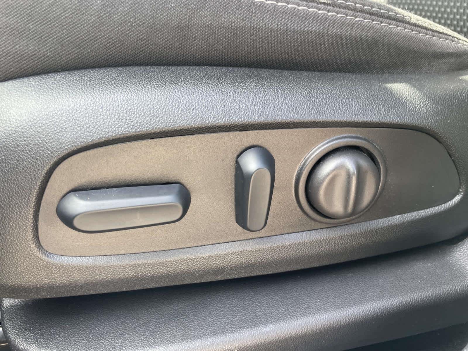 Used 2024 Sterling Metallic GMC SLE image 23
