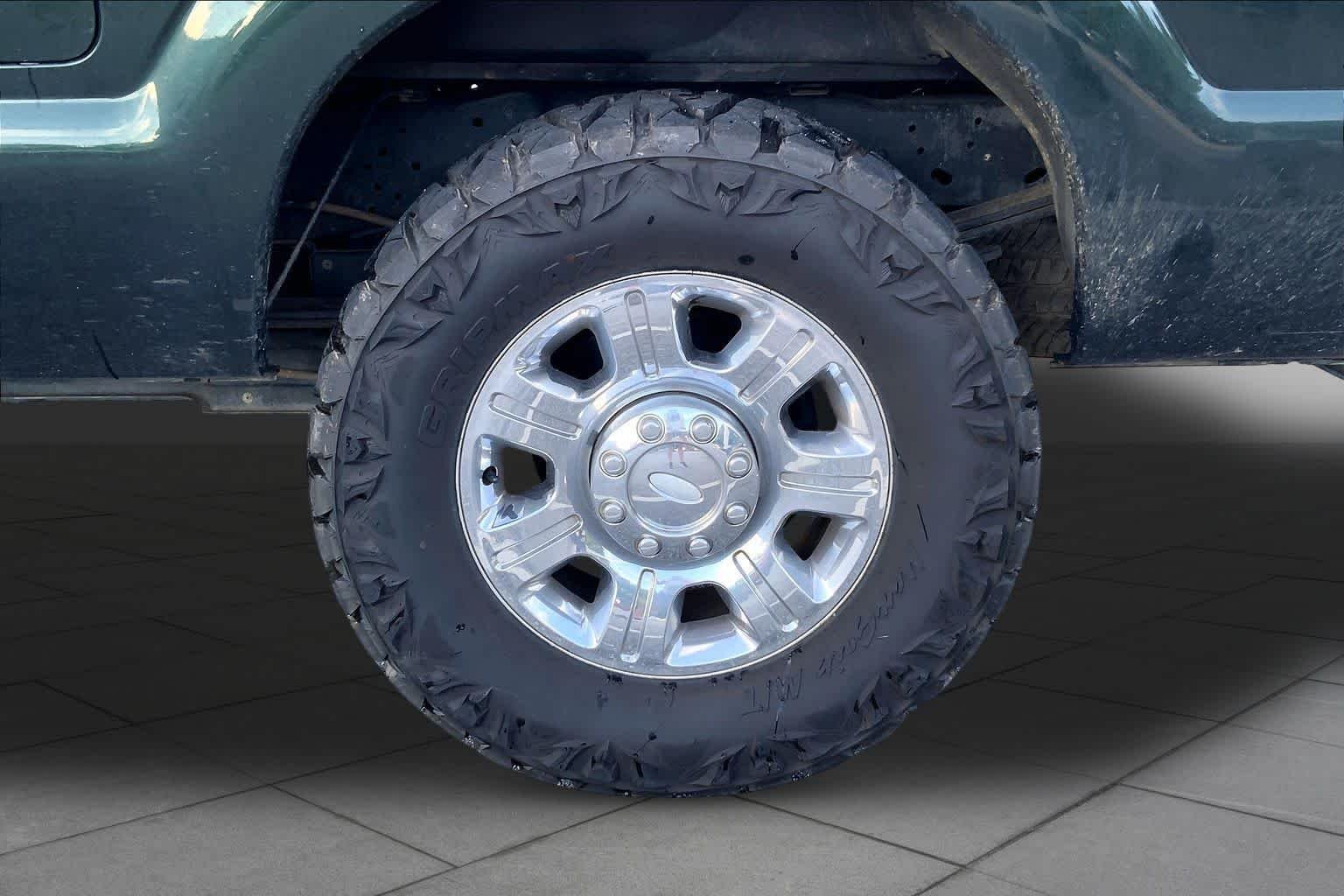 Used 2013 Green Gem Metallic Ford Lariat image 10
