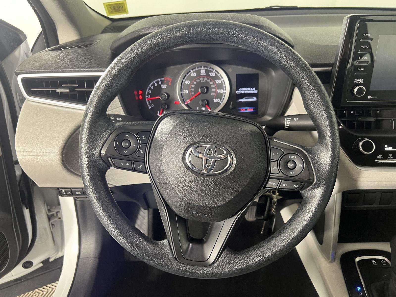 Used 2022 Wind Chill Pearl Toyota L image 26