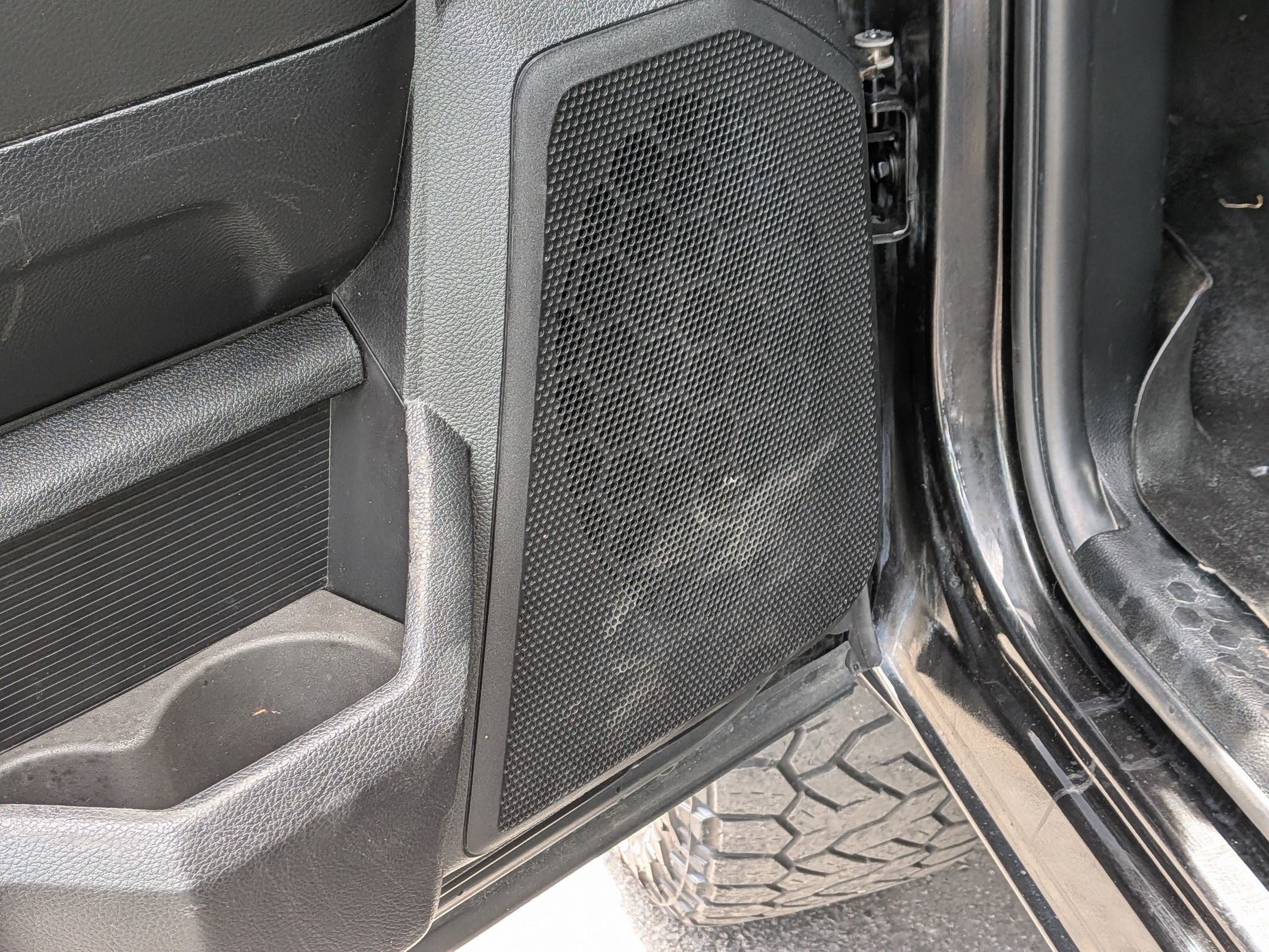 Used 2018 Brilliant Black Crystal Pearlcoat Ram Laramie image 15