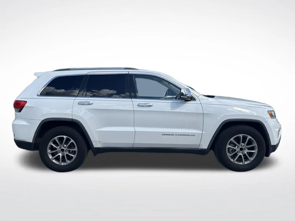 Used 2014 Bright White Clearcoat Jeep Limited image 4