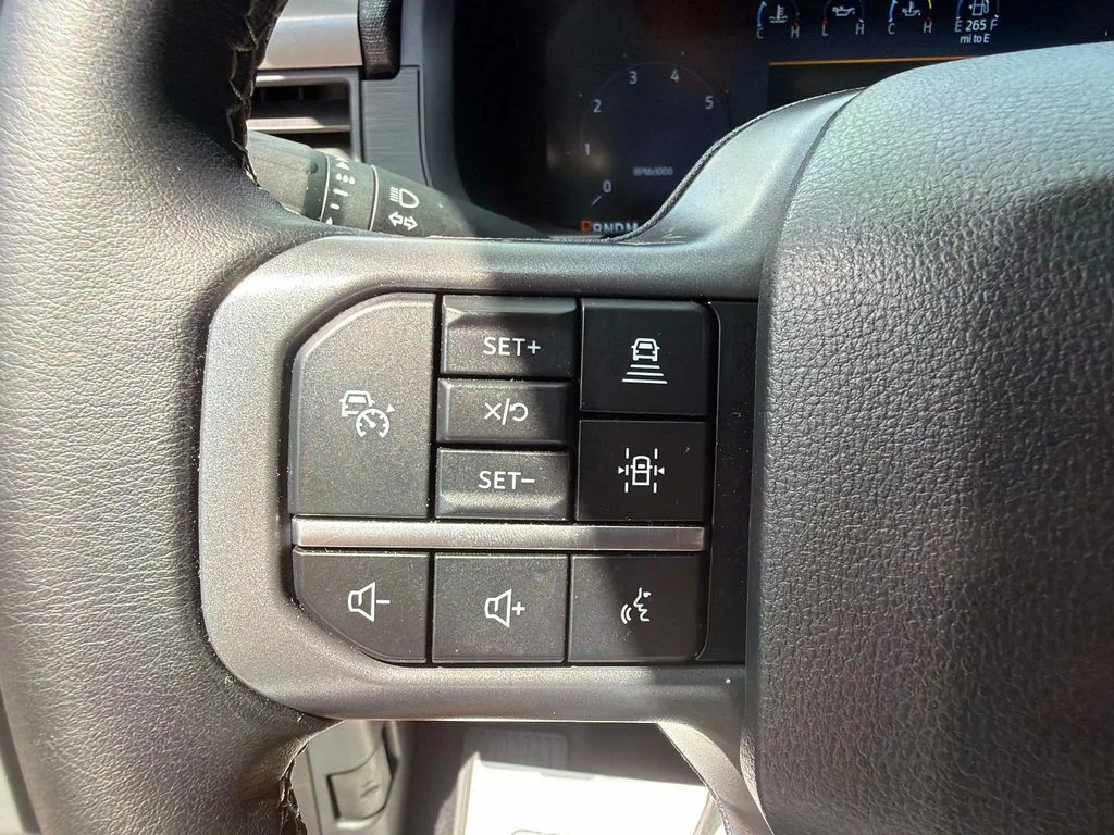 Used 2025 Agate Black Metallic Ford XLT image 30