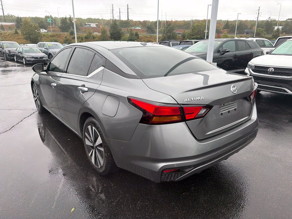 Used 2022 Gun Metallic Nissan 2.5 SV image 3